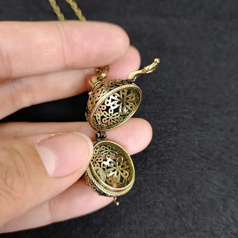 Vintage Brass Hollow Ball Lock - огляд і ціна Diffuser Necklace Locket